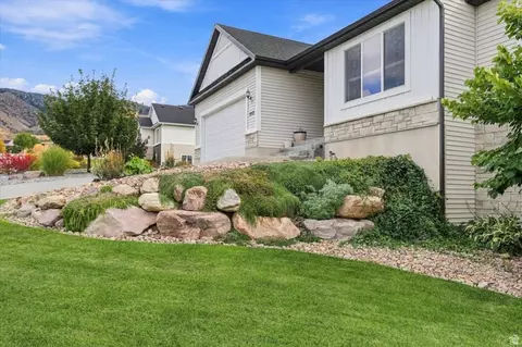 Exterior - 952 E 100 N, Hyde Park, UT 84318 photo 5 of 15