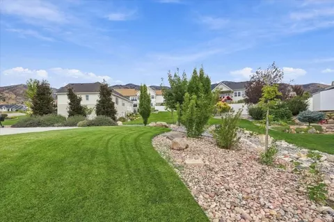 Exterior - 952 E 100 N, Hyde Park, UT 84318 photo 9 of 15