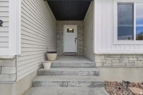 Exterior - 952 E 100 N, Hyde Park, UT 84318 photo 3 of 15