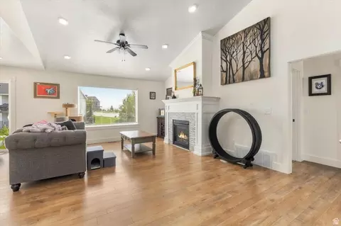 Living - 952 E 100 N, Hyde Park, UT 84318 photo 1 of 1
