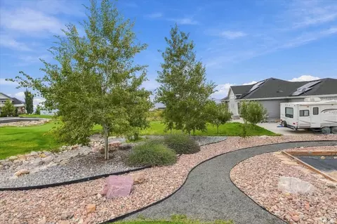 Exterior - 952 E 100 N, Hyde Park, UT 84318 photo 8 of 15