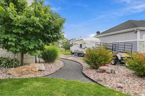 Exterior - 952 E 100 N, Hyde Park, UT 84318 photo 4 of 15