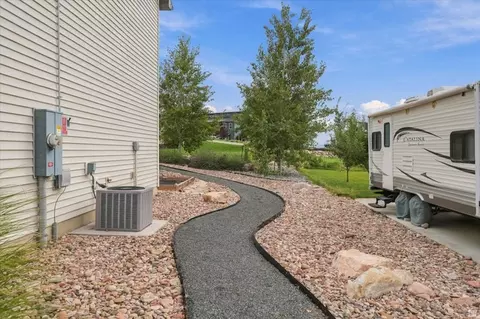 Exterior - 952 E 100 N, Hyde Park, UT 84318 photo 6 of 15