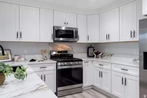 Kitchen - 476 E Spring Dr, Toquerville, UT 84774 photo 5 of 7