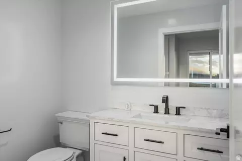 Bath - 476 E Spring Dr, Toquerville, UT 84774 photo 2 of 9