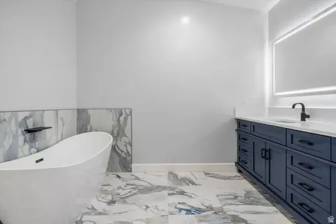 Bath - 476 E Spring Dr, Toquerville, UT 84774 photo 5 of 9