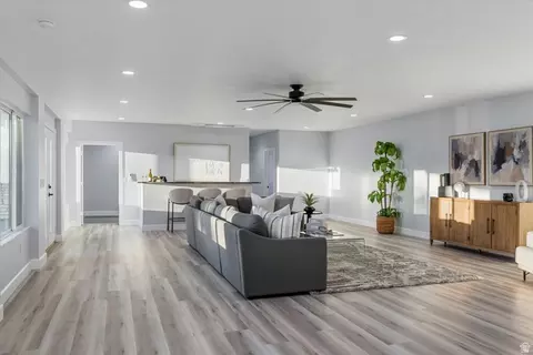 Living - 476 E Spring Dr, Toquerville, UT 84774 photo 1 of 4