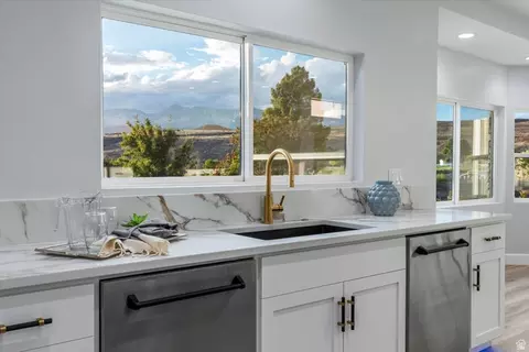 Kitchen - 476 E Spring Dr, Toquerville, UT 84774 photo 2 of 7