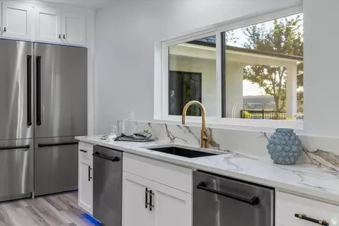 Kitchen - 476 E Spring Dr, Toquerville, UT 84774 photo 4 of 7