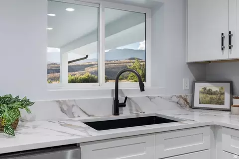 Kitchen - 476 E Spring Dr, Toquerville, UT 84774 photo 7 of 7