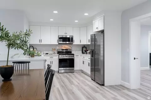 Kitchen - 476 E Spring Dr, Toquerville, UT 84774 photo 6 of 7