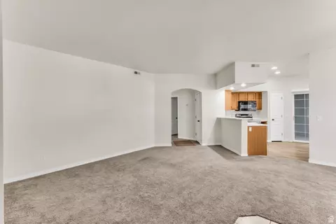 Living - 962 S Courtyard Ln, Centerville, UT 84014 photo 3 of 4