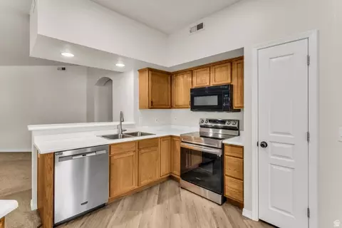 Kitchen - 962 S Courtyard Ln, Centerville, UT 84014 photo 2 of 3