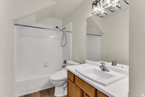 Bath - 962 S Courtyard Ln, Centerville, UT 84014 photo 2 of 2