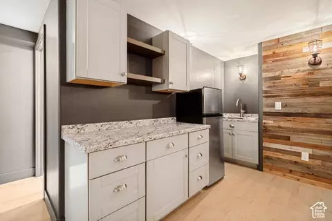 Kitchen - 259 S Twin River Loop, Alpine, UT 84004 photo 2 of 6