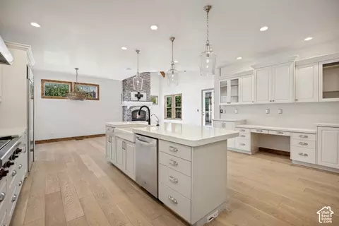 Kitchen - 259 S Twin River Loop, Alpine, UT 84004 photo 3 of 6