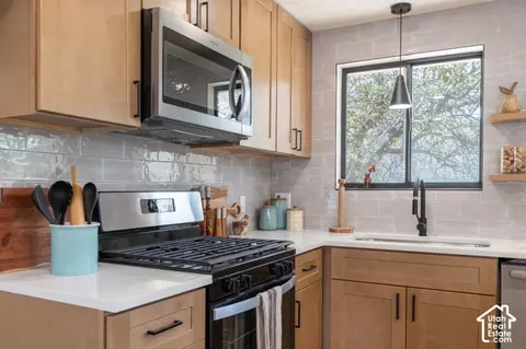 Kitchen - 7691 S 900 E, Midvale, UT 84047 photo 6 of 8