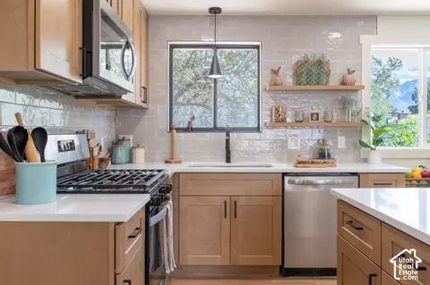 Kitchen - 7691 S 900 E, Midvale, UT 84047 photo 5 of 8