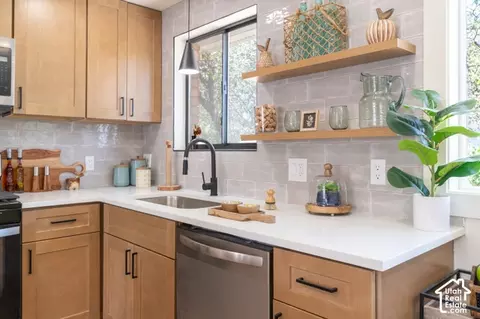 Kitchen - 7691 S 900 E, Midvale, UT 84047 photo 4 of 8