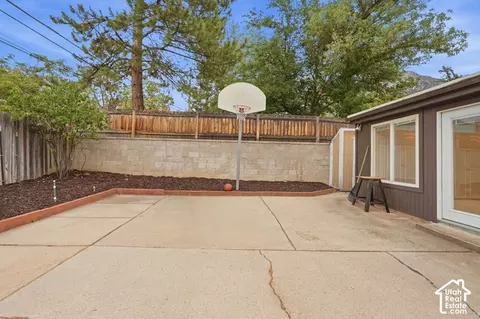 Exterior - 2981 E La Joya Dr S, Holladay, UT 84124 photo 6 of 10