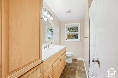 Bath - 2981 E La Joya Dr S, Holladay, UT 84124 photo 3 of 4