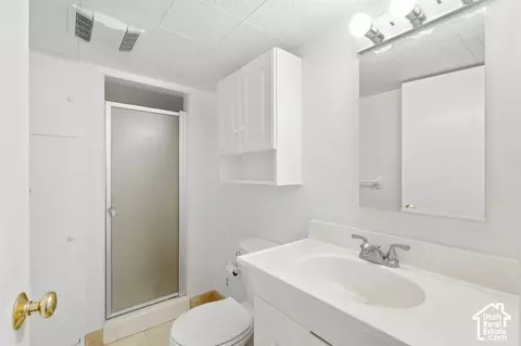 Bath - 2981 E La Joya Dr S, Holladay, UT 84124 photo 2 of 4