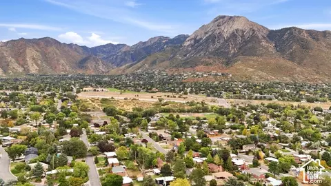 View/Area - 2981 E La Joya Dr S, Holladay, UT 84124 photo 2 of 5