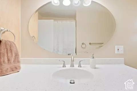 Bath - 2981 E La Joya Dr S, Holladay, UT 84124 photo 4 of 4