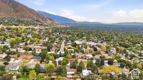View/Area - 2981 E La Joya Dr S, Holladay, UT 84124 photo 3 of 5