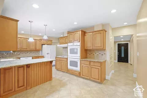 Kitchen - 2981 E La Joya Dr S, Holladay, UT 84124 photo 2 of 3