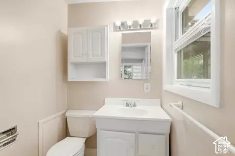 Bath - 2981 E La Joya Dr S, Holladay, UT 84124 photo 1 of 4