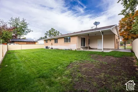 Exterior - 1556 E Petunia Way S, Sandy, UT 84092 photo 2 of 9