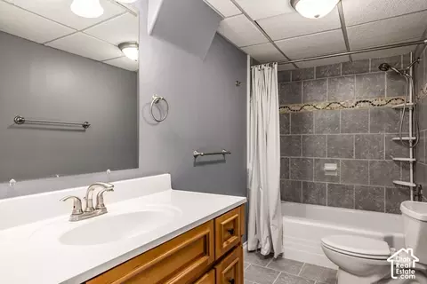 Bath - 1556 E Petunia Way S, Sandy, UT 84092 photo 3 of 3