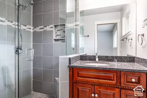 Bath - 1556 E Petunia Way S, Sandy, UT 84092 photo 1 of 3