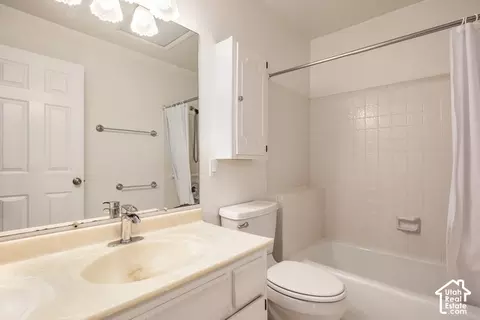Bath - 1556 E Petunia Way S, Sandy, UT 84092 photo 2 of 3