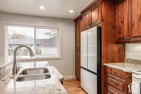 Kitchen - 1556 E Petunia Way S, Sandy, UT 84092 photo 4 of 4