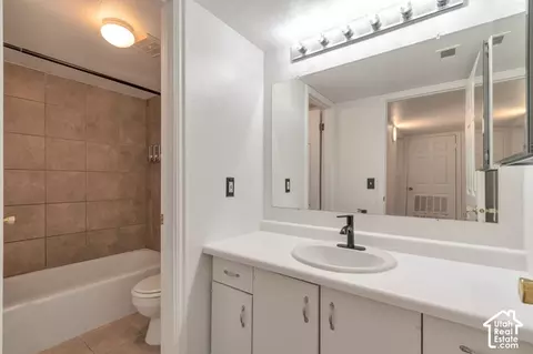 Bath - 875 E Arrowhead Ln #13, Murray, UT 84107 photo 1 of 1