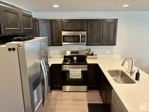 Kitchen - 1283 E 1775 N, Payson, UT 84651 photo 2 of 2