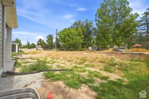 Exterior - 5997 S Belview Ave, Murray, UT 84107 photo 7 of 10