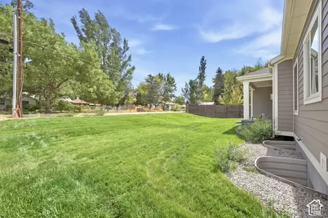 Exterior - 5997 S Belview Ave, Murray, UT 84107 photo 5 of 10