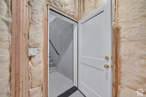 Entry Way - 5997 S Belview Ave, Murray, UT 84107 photo 3 of 3