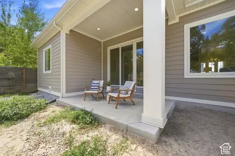 Exterior - 5997 S Belview Ave, Murray, UT 84107 photo 10 of 10