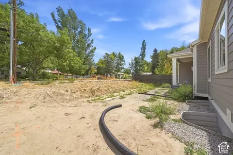 Exterior - 5997 S Belview Ave, Murray, UT 84107 photo 6 of 10