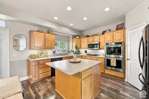Kitchen - 5058 S 1045 E, Murray, UT 84117 photo 2 of 3
