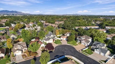 View/Area - 5058 S 1045 E, Murray, UT 84117 photo 6 of 10