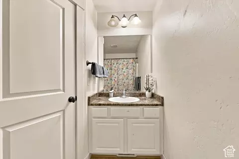 Bath - 1058 E Garden Bend Pl S, Sandy, UT 84094 photo 3 of 4