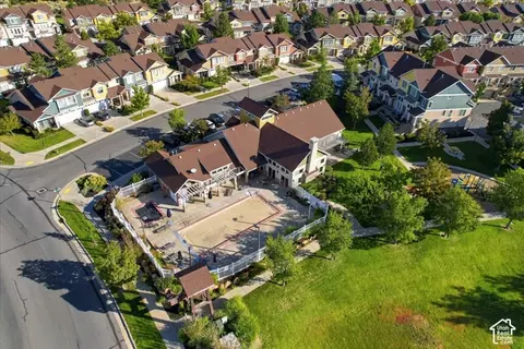 View/Area - 1058 E Garden Bend Pl S, Sandy, UT 84094 photo 4 of 6