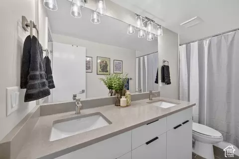Bath - 4539 S Bleecker Pl, Millcreek, UT 84117 photo 4 of 4