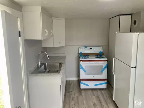 Kitchen - 75 E 400 S, Richfield, UT 84701 photo 2 of 3