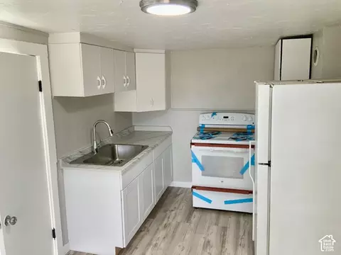 Kitchen - 75 E 400 S, Richfield, UT 84701 photo 3 of 3